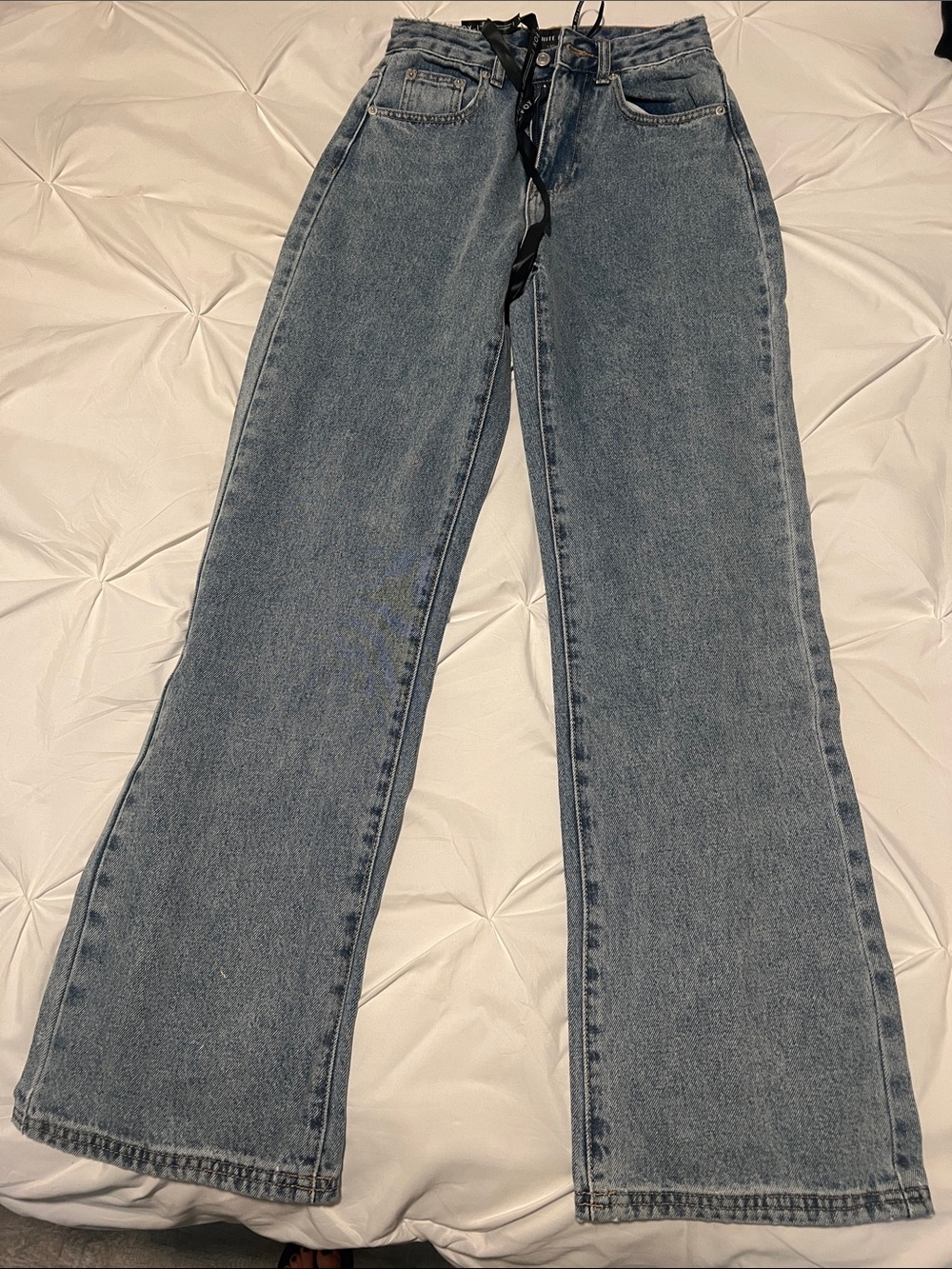 White Fox Long Way To Go - straight leg high rise jeans washed blue - NEW W/ TAG